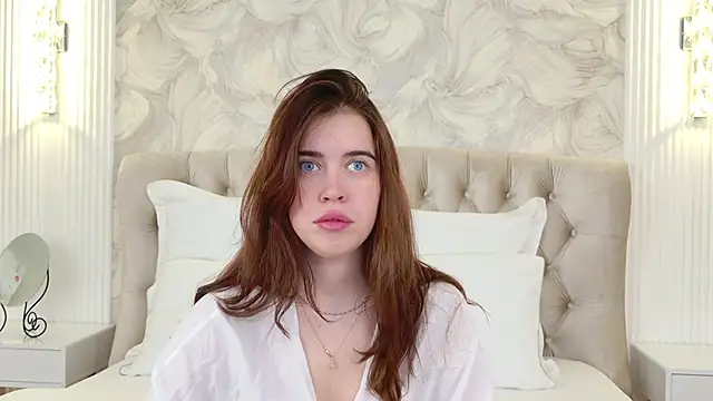 KimberlyBond online show from September 18, 3:14 pm