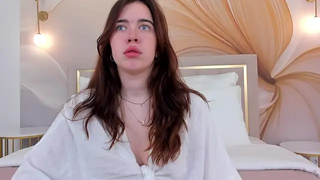 KimberlyBond online show from September 23, 3:04 pm