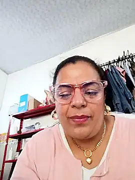 Snapshot of Mia-Glow chatting on October 1, 2:01 pm Mia-Glow online show from October 1, 2:01 pm