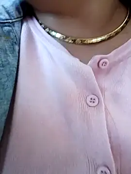 Snapshot of Mia-Glow chatting on October 9, 12:58 pm Mia-Glow online show from October 9, 12:58 pm