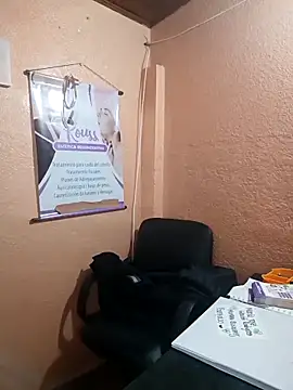 Snapshot of Mia-Glow chatting on November 10, 12:59 pm Mia-Glow online show from November 10, 12:59 pm