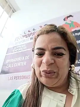 Snapshot of Mia-Glow chatting on November 14, 12:04 pm Mia-Glow online show from November 14, 12:04 pm