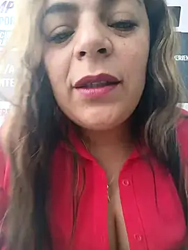 Snapshot of Mia-Glow chatting on November 18, 12:31 pm Mia-Glow online show from November 18, 12:31 pm