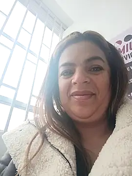 Snapshot of Mia-Glow chatting on November 21, 12:04 pm Mia-Glow online show from November 21, 12:04 pm