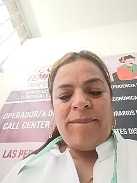 Snapshot of Mia-Glow chatting on November 26, 12:17 pm Mia-Glow online show from November 26, 12:17 pm