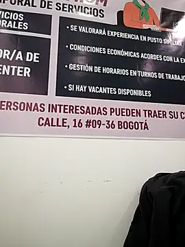 Snapshot of Mia-Glow chatting on December 1, 11:59 am Mia-Glow online show from December 1, 11:59 am