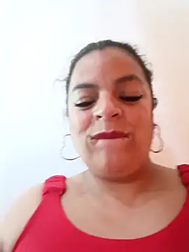 Snapshot of Mia-Glow chatting on December 13, 7:53 pm Mia-Glow online show from December 13, 7:53 pm