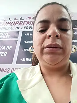 Snapshot of Mia-Glow chatting on December 15, 12:09 pm Mia-Glow online show from December 15, 12:09 pm