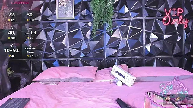 April  foxx online show from February 8, 12:52 pm