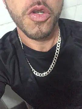 Snapshot of BigJack_biby chatting on October 18, 10:43 pm BigJack biby online show from October 18, 10:43 pm
