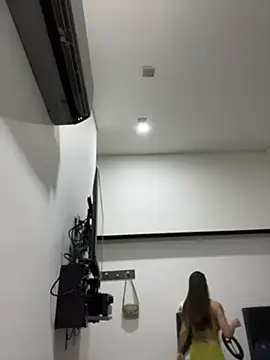 alysa g  online show from June 10, 11:35 pm