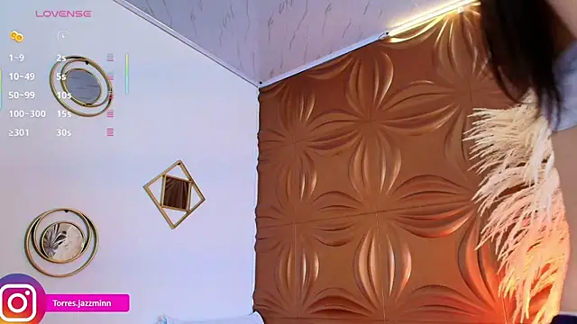 Jazmintorress online show from September 27, 7:30 pm