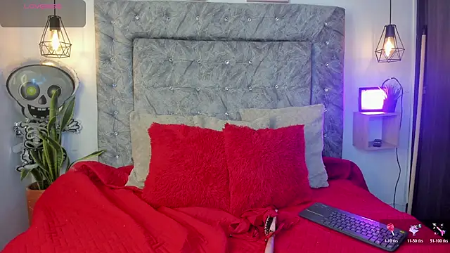 Snapshot of Seraphyne666 chatting on October 28, 7:05 pm Seraphyne666 online show from October 28, 7:05 pm