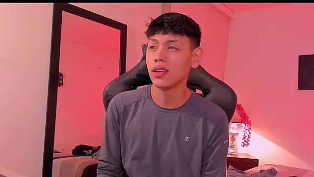 Snapshot of zeus_blaze chatting on September 25, 9:02 am zeus blaze online show from September 25, 9:02 am