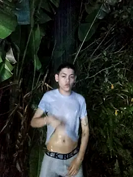 Snapshot of zeus_blaze chatting on October 23, 5:18 am zeus blaze online show from October 23, 5:18 am