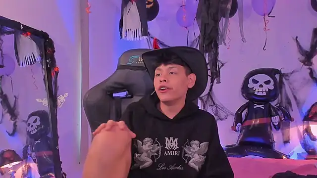 Snapshot of zeus_blaze chatting on October 25, 5:08 pm zeus blaze online show from October 25, 5:08 pm