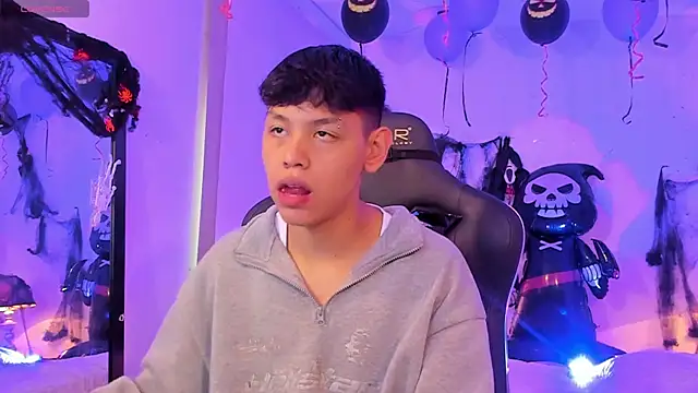 Snapshot of zeus_blaze chatting on November 1, 8:00 pm zeus blaze online show from November 1, 8:00 pm