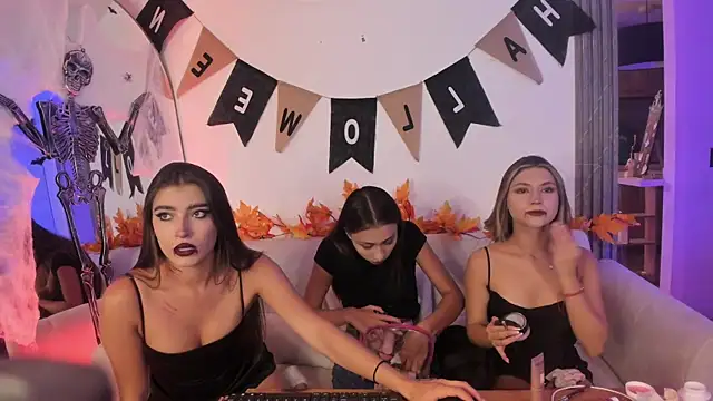 Snapshot of spicy_angels_ chatting on October 9, 2:53 am spicy angels online show from October 9, 2:53 am