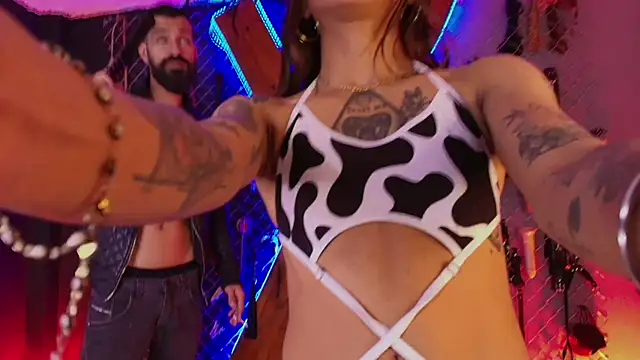 Snapshot of Warick_and_Aria_bdsm_ chatting on October 6, 7:33 pm Warick and Aria bdsm  online show from October 6, 7:33 pm