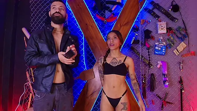 Snapshot of Warick_and_Aria_bdsm_ chatting on October 20, 10:32 pm Warick and Aria bdsm  online show from October 20, 10:32 pm