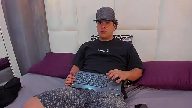 Naim Bennetsex online show from October 3, 2:25 pm