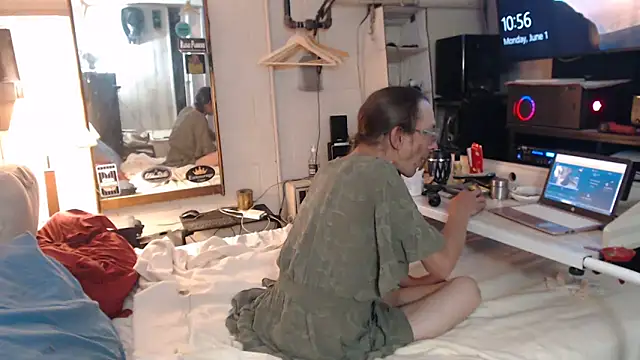Snapshot of Puff0169 chatting on June 2, 2:57 am Puff0169 online show from June 2, 2:57 am