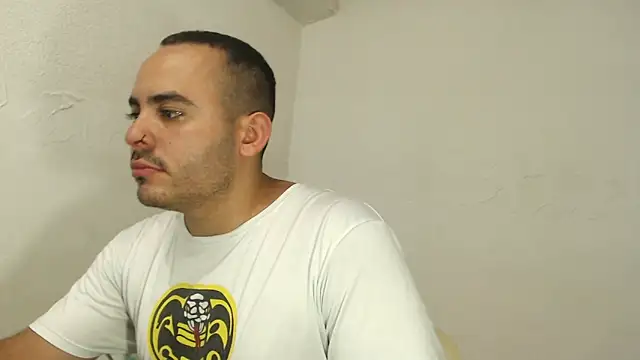 Snapshot of Ana_ThiagoxX chatting on May 5, 9:56 pm Ana ThiagoxX online show from May 5, 9:56 pm
