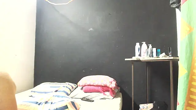 Snapshot of Ana_ThiagoxX chatting on May 22, 10:26 pm Ana ThiagoxX online show from May 22, 10:26 pm