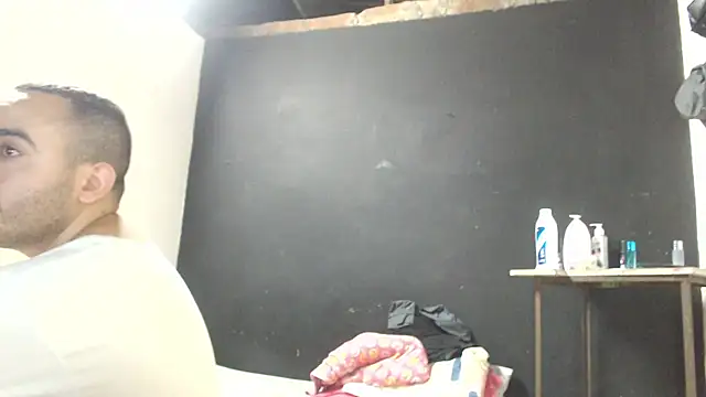 Snapshot of Ana_ThiagoxX chatting on May 27, 1:57 am Ana ThiagoxX online show from May 27, 1:57 am