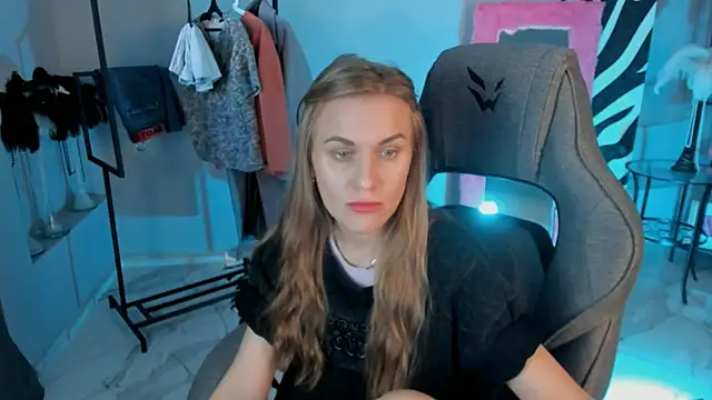 Snapshot of VanessaMates chatting on September 29, 5:45 am VanessaMates online show from September 29, 5:45 am