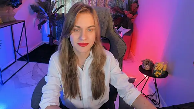 Snapshot of VanessaMates chatting on October 3, 5:48 am VanessaMates online show from October 3, 5:48 am