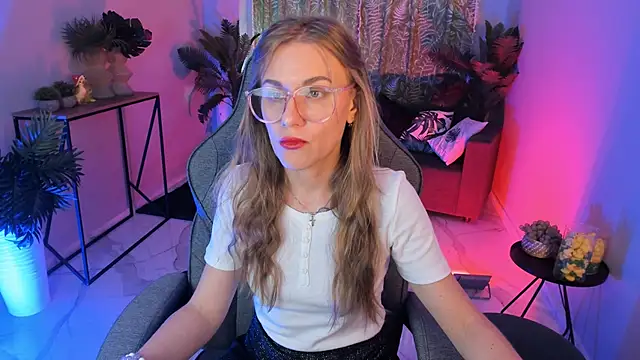 Snapshot of VanessaMates chatting on October 6, 8:01 am VanessaMates online show from October 6, 8:01 am