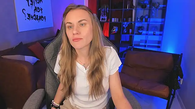 Snapshot of VanessaMates chatting on October 16, 6:47 am VanessaMates online show from October 16, 6:47 am