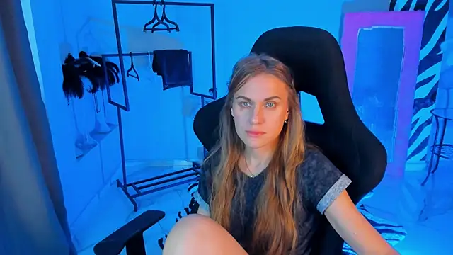 Snapshot of VanessaMates chatting on October 27, 5:44 am VanessaMates online show from October 27, 5:44 am