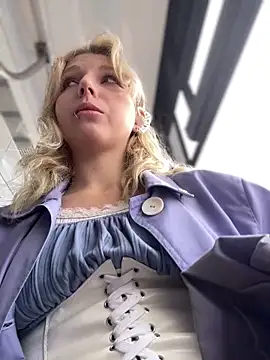 Snapshot of EveLittleSinner chatting on September 16, 8:15 am EveLittleSinner online show from September 16, 8:15 am