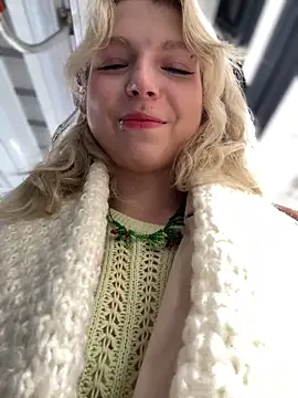 Snapshot of EveLittleSinner chatting on September 20, 9:21 am EveLittleSinner online show from September 20, 9:21 am