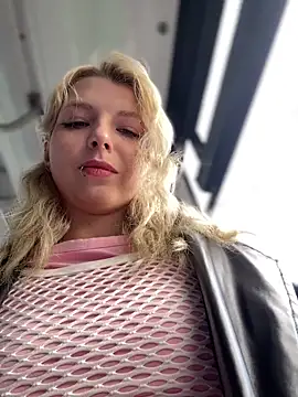 Snapshot of EveLittleSinner chatting on September 23, 9:12 am EveLittleSinner online show from September 23, 9:12 am