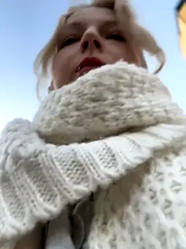 Snapshot of EveLittleSinner chatting on October 18, 2:40 pm EveLittleSinner online show from October 18, 2:40 pm