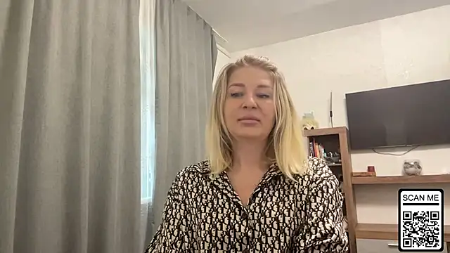 Blondie xoxoxo online show from October 3, 7:38 am