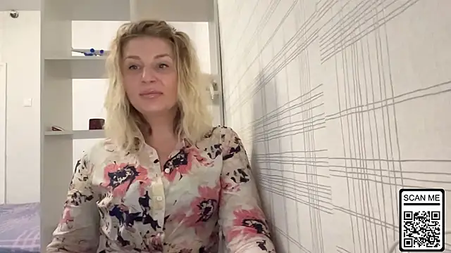 Blondie xoxoxo online show from October 27, 8:40 am