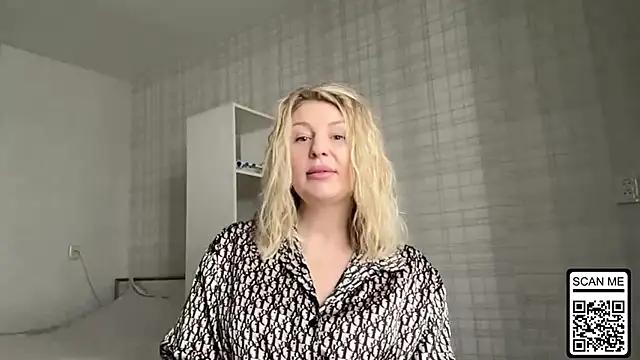 Snapshot of Blondie_xoxoxo chatting on February 12, 9:26 am Blondie xoxoxo online show from February 12, 9:26 am