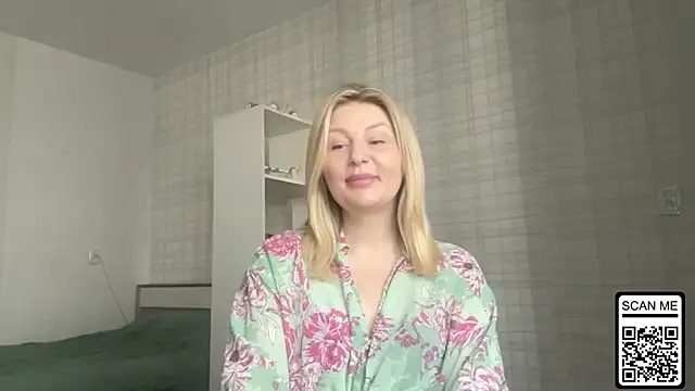 Snapshot of Blondie_xoxoxo chatting on February 20, 10:16 am Blondie xoxoxo online show from February 20, 10:16 am