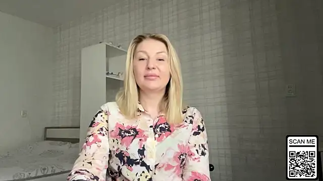 Snapshot of Blondie_xoxoxo chatting on February 23, 7:39 am Blondie xoxoxo online show from February 23, 7:39 am