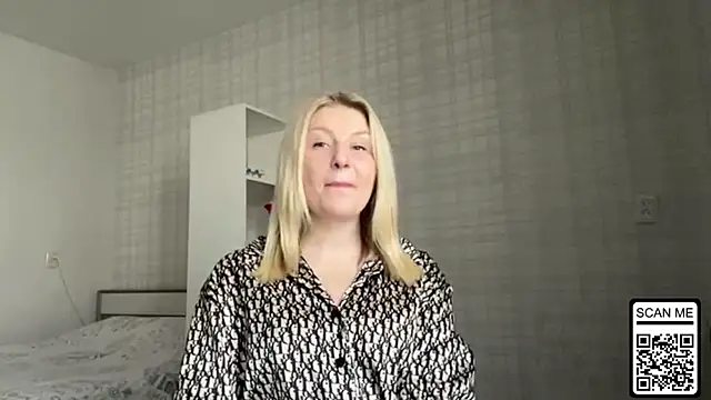 Snapshot of Blondie_xoxoxo chatting on March 3, 9:48 am Blondie xoxoxo online show from March 3, 9:48 am