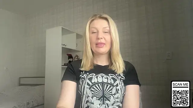 Snapshot of Blondie_xoxoxo chatting on March 4, 10:54 am Blondie xoxoxo online show from March 4, 10:54 am