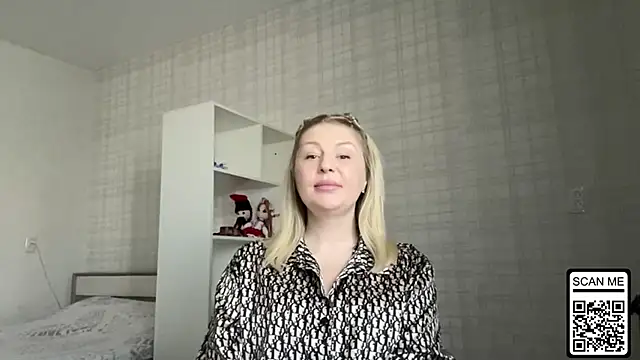 Snapshot of Blondie_xoxoxo chatting on March 6, 9:28 am Blondie xoxoxo online show from March 6, 9:28 am
