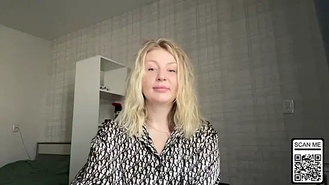 Snapshot of Blondie_xoxoxo chatting on March 10, 8:08 am Blondie xoxoxo online show from March 10, 8:08 am