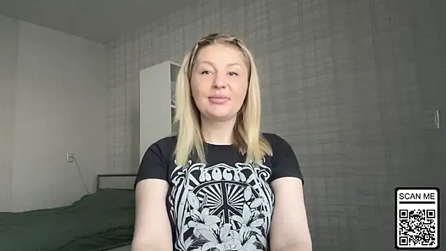 Snapshot of Blondie_xoxoxo chatting on March 12, 6:52 am Blondie xoxoxo online show from March 12, 6:52 am