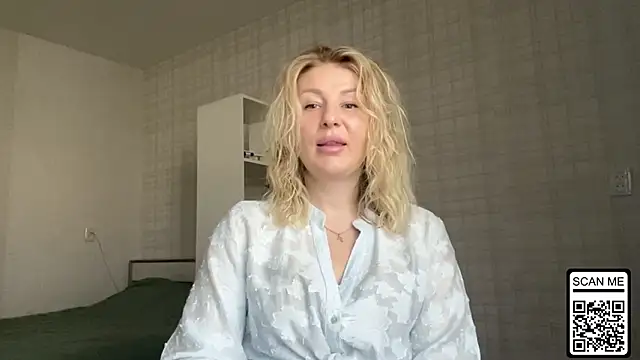 Snapshot of Blondie_xoxoxo chatting on March 13, 7:59 am Blondie xoxoxo online show from March 13, 7:59 am