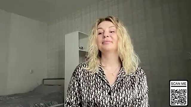 Snapshot of Blondie_xoxoxo chatting on March 21, 8:41 am Blondie xoxoxo online show from March 21, 8:41 am